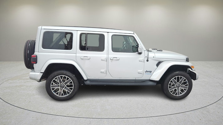 2022 Jeep Wrangler Unlimited Sahara High Altitude 4xe photo 11