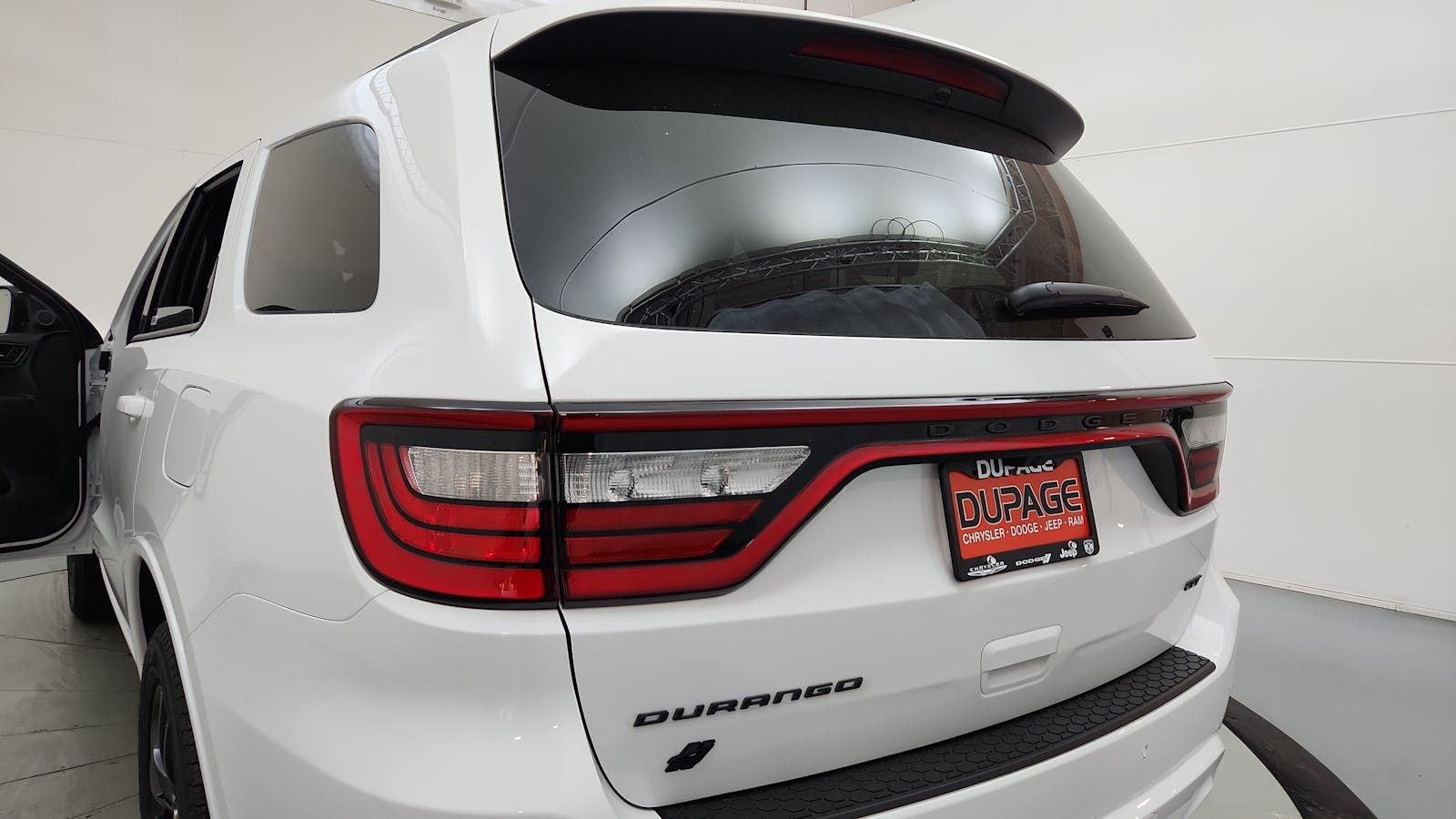 Dodge уже ремонтував спойлери Durango, але вони знову відлітають: майже 75 тисяч SUV повертають у сервіс