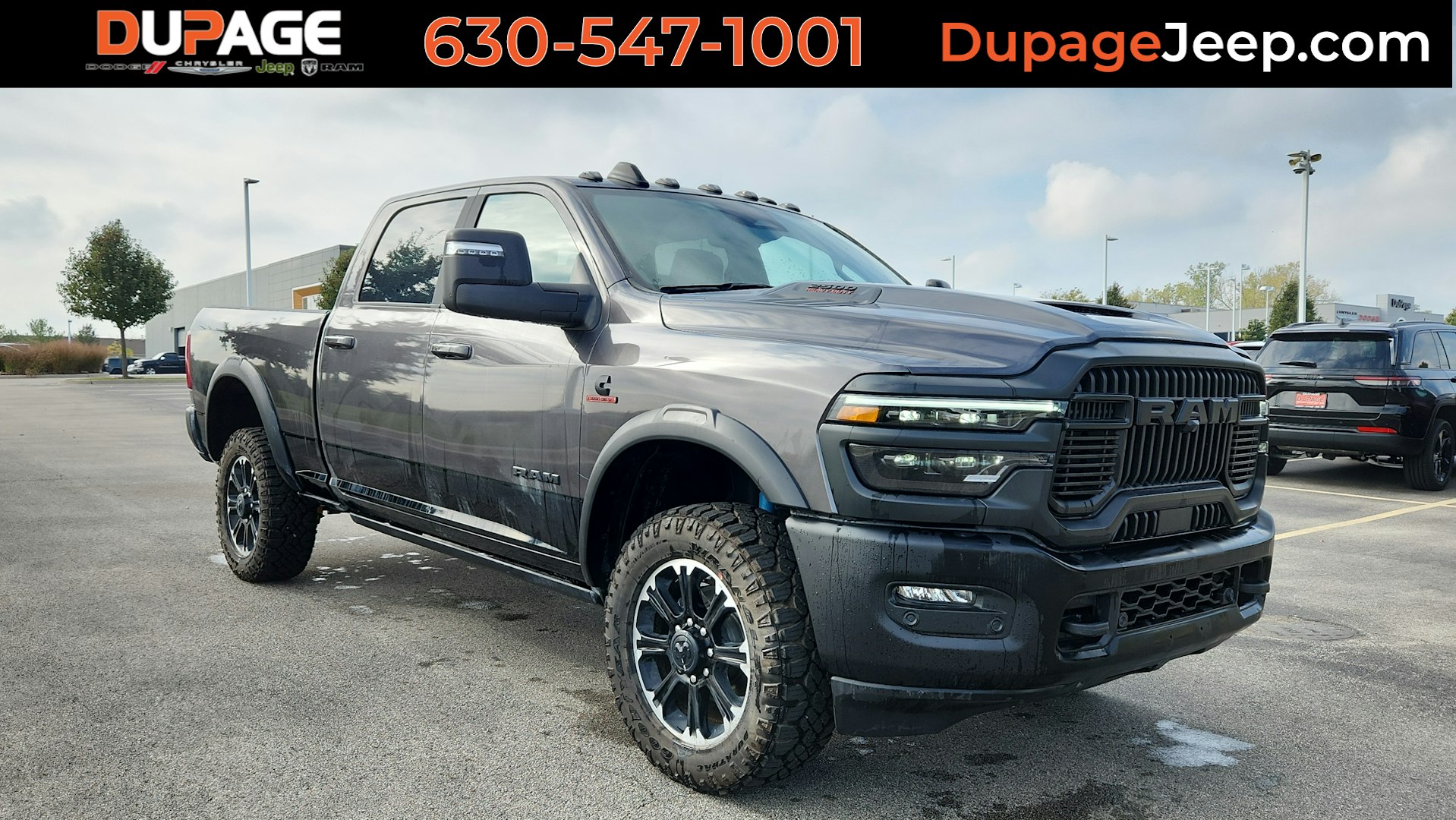 Chiroyli kokrak bilan gozal qoramagiz bilan jinsiy aloqa Transseksual porno tomosha qiling